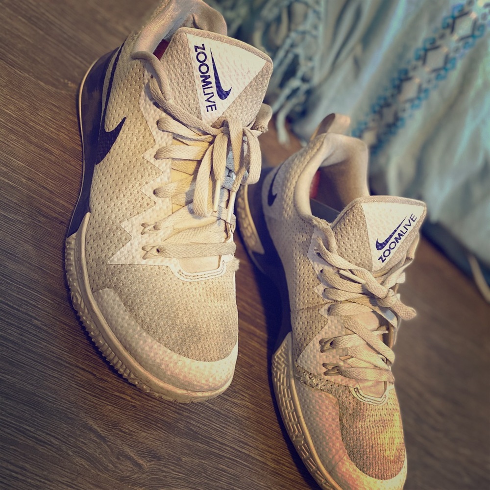 NIKE MENS ZOOM LIVE II EP BASKETBALL SHOE